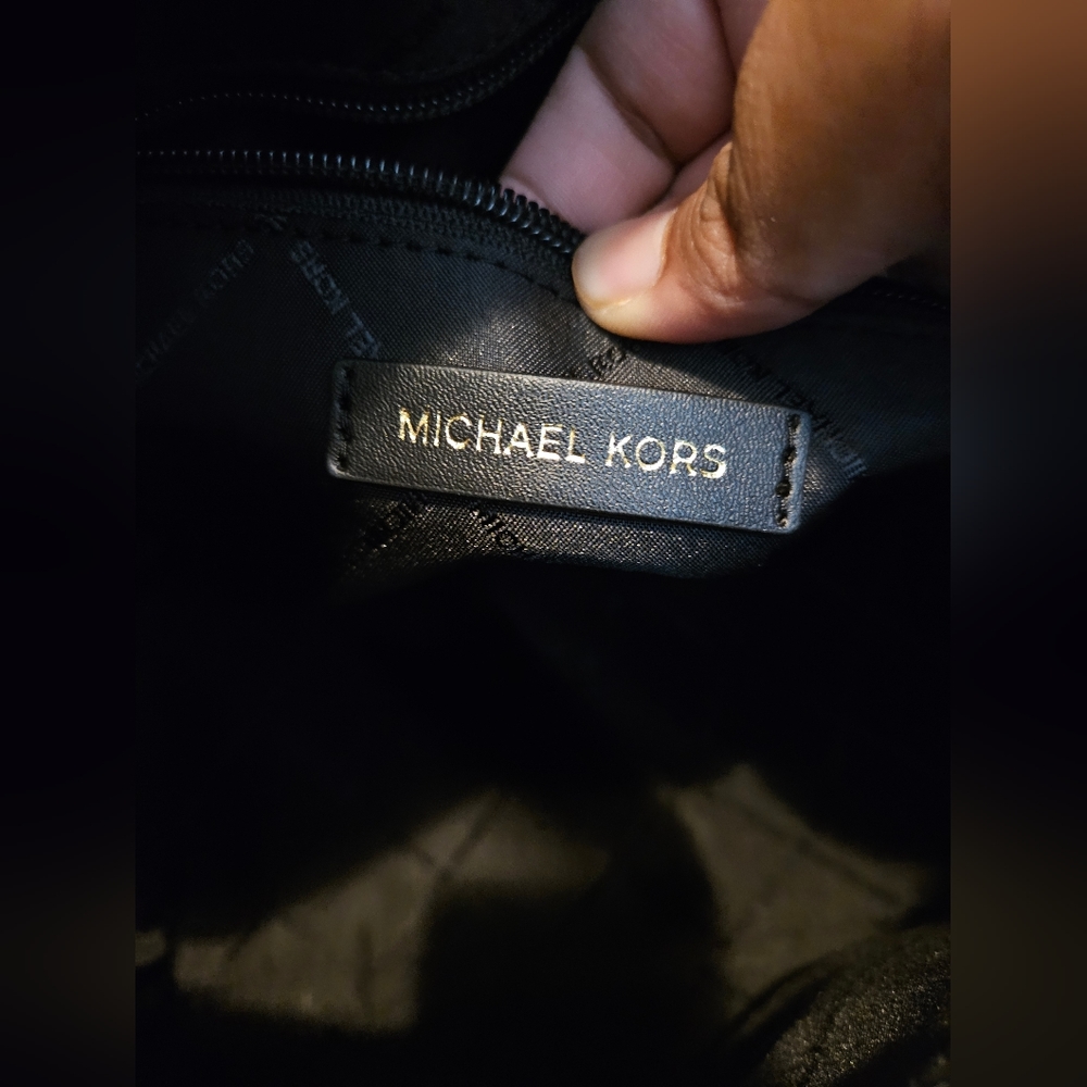 Michael Kors Black Duffle Bag 🖤 - Picture 10 of 16
